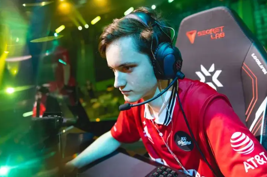 M0NESY занимает лидирующую позицию в CS2 в категории снайпер-элита, рейтинг Mauisnake раскрыт