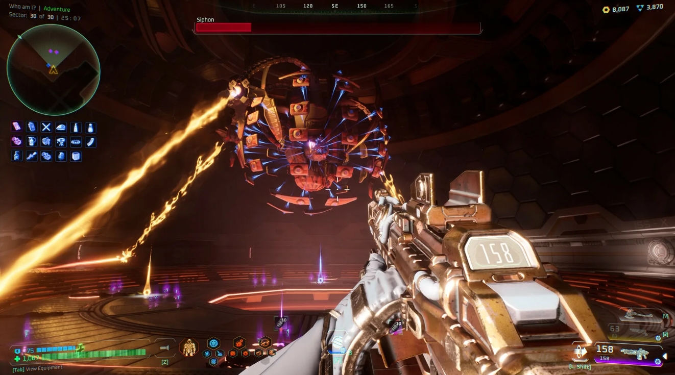 Бой от первого лица против механического паука-босса с энергетическими атаками в научно-фантастической арене